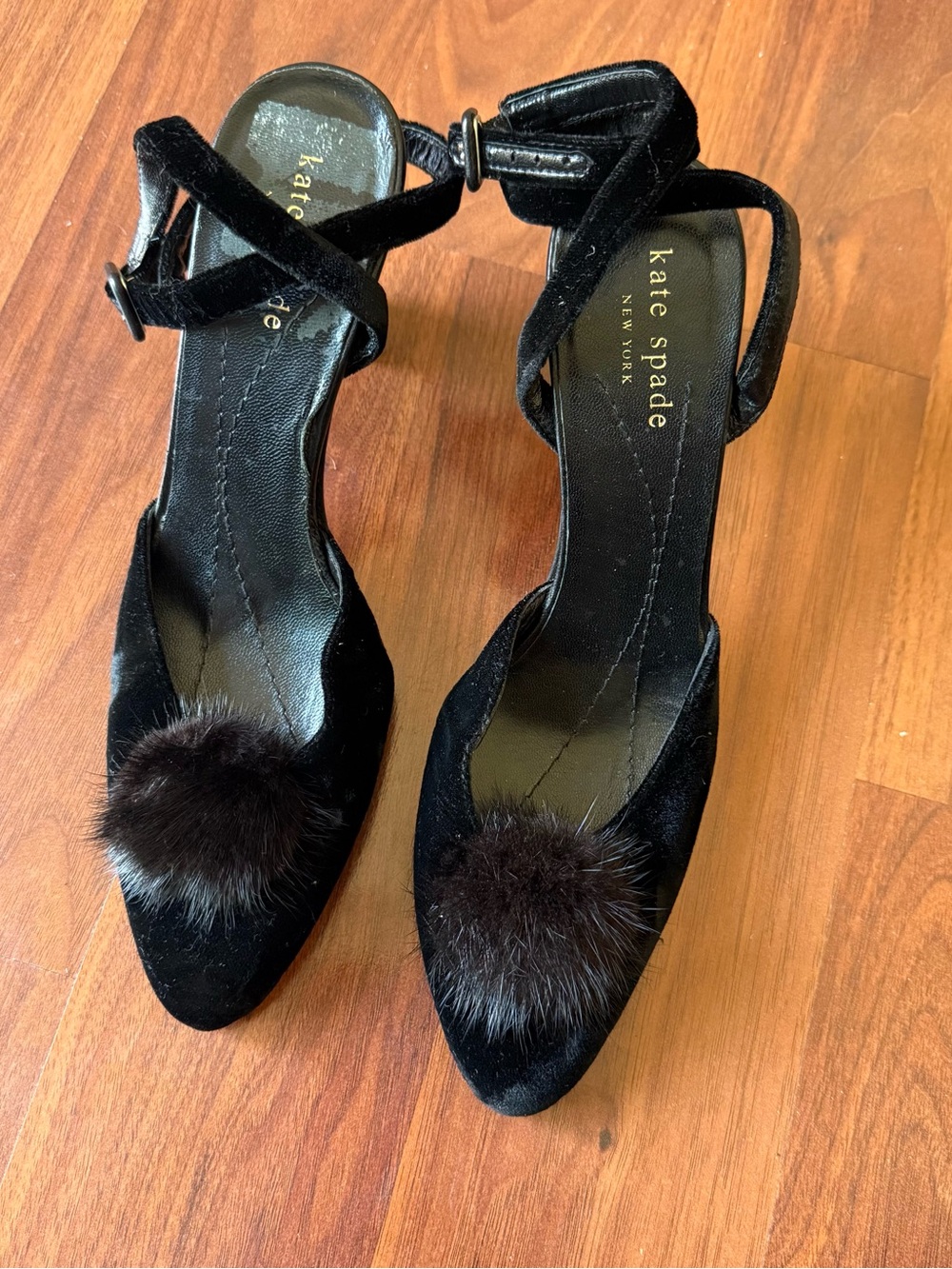 Kate Spade Mode black velvet pom pom pumps heels size 6 made in Italy